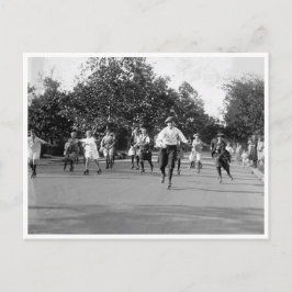 ローラースケートで滑るレース ポストカード
