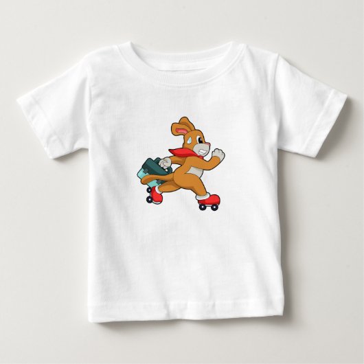 ローラースケートを履いた犬 ベビーTシャツ (正面)