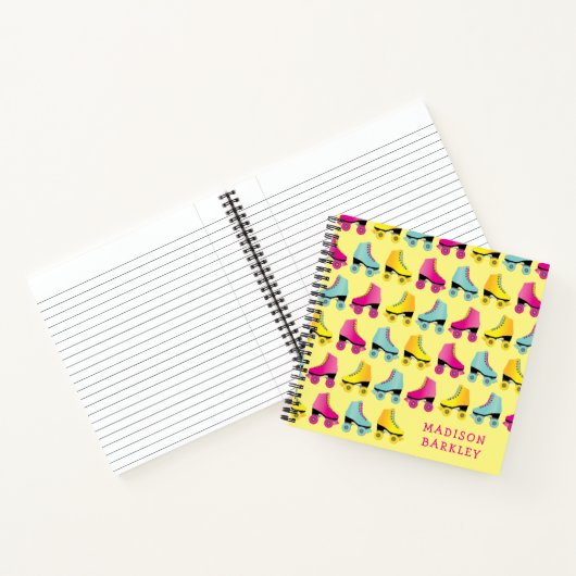 ローラースケートキッズカワイトレトロスケートで滑る ノートブック (内部)