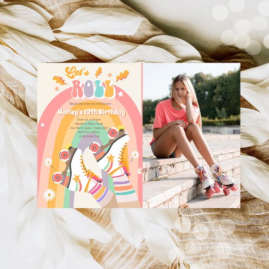 ローラースケートスケートで滑るレトロGroovy誕生日パーティーI 招待状