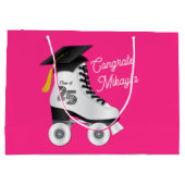 ローラースケート卒業パーティースケートで滑るピンク ラージペーパーバッグ (裏面)