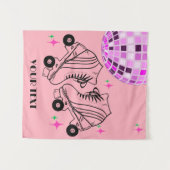 ローラースケート デルビー スケーティング ピンク ディスコ バースデー タペストリー (正面(横))