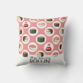 ロールインのかわいいおもしろいすしとド転がットを見る クッション (裏面)