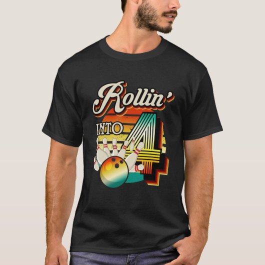 ロールインボーリング4歳レトロ誕生日4日 Tシャツ (正面)