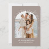 ローレエレガントルアーチフォトホリデーカード – Taupe 招待状 (正面)