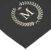 ローレルリースオンシンプルバックバックグラウンドモノグラム ショートテーブルランナー (コーナー)