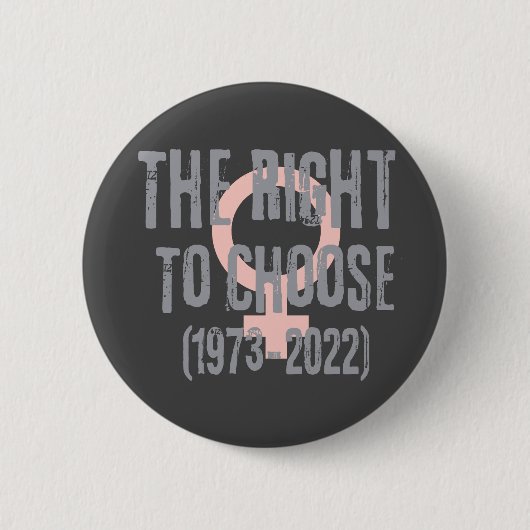 ローVウェイドデスデイトタイポグラフィ 缶バッジ (正面)