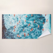 ロ飛んでいる海のビーチのフカリブのラミンゴス バスタオル (バスタオル)