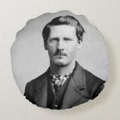 ワイアット・アープ：保安官、ガンマン、サロン経営者 ラウンドクッション (裏面)