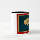 ワイオミングの旗のマグ ツートーンマグカップ (中央)