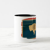 ワイオミングの旗のマグ ツートーンマグカップ (中央)