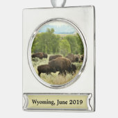 ワイオミンバイソン自然動物写真 シルバープレートバナーオーナメント (左)