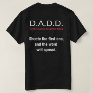 ワイシャツに日付を記入している娘に対するお父さん Tシャツ