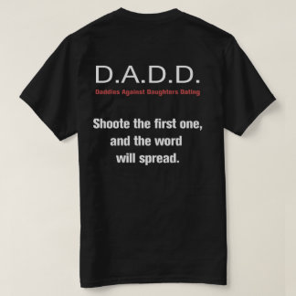 ワイシャツに日付を記入している娘に対するお父さん Tシャツ