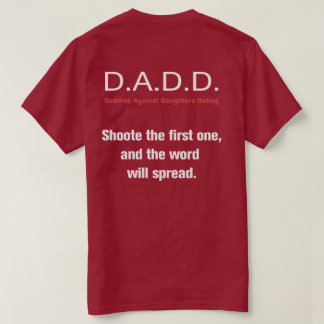 ワイシャツに日付を記入している娘に対するお父さん Tシャツ