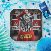 ワイシャツを着た消防士のダリ退職したメーション ペーパープレート (パーティー)