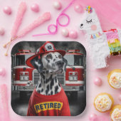 ワイシャツを着た消防士のダリ退職したメーション ペーパープレート (パーティー)