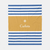 ワイド・ブルー水平ストライプ金ゴールド名とデイジー フリースブランケット (正面)