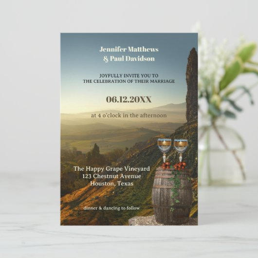 ワイナリーまたはヴィンヤードオールインワン結婚式招待状 招待状 (スタンド正面)