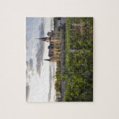 ワイナリー建物は〜のブドウ園から見る ジグソーパズル (縦)