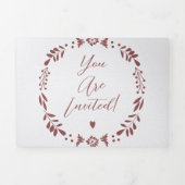 ワイナリー深いブルガンディーレッドフローラ結婚リース 三つ折り招待状 (カバー)