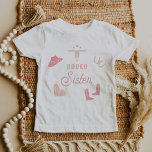 ワイノナ赤面ピンク女性のカーボーイロデオシスターTシャツ トドラーTシャツ<br><div class="desc">可愛い赤面ピンクの女性のカーボーイグラフィックと、甘いロデオフォントの組み合わせの「ロデオ姉」の言葉を特徴とする幼児Tシャツ。この姉妹のシャツは妊娠の発表としてあなたのシスお気に入りのに完璧な贈り物であるか、最初のロデオをテーマにした誕生日ワイノナコレクション素晴らしと一緒に働く。</div>