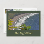 "ワイピオ渓谷の下の湾曲した黒い砂のビーチを見る ポストカード (正面/裏面)