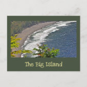 "ワイピオ渓谷の下の湾曲した黒い砂のビーチを見る ポストカード (正面)