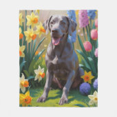 ワイマラナー犬の春の花の絵画 フリースブランケット (正面)