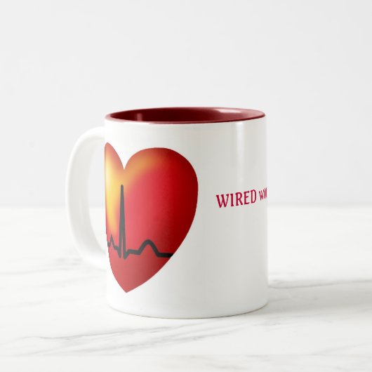 ワイヤーで縛られた女性はハートの赤のマグを持っています ツートーンマグカップ (正面左)