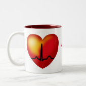 ワイヤーで縛られた女性はハートの赤のマグを持っています ツートーンマグカップ (左)