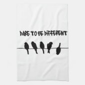 ワイヤーの鳥-異なるがあることを敢えてして下さい キッチンタオル (縦)