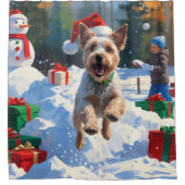 ワイヤーキツネテリア走ーのクリスマス帽子と雪 シャワーカーテン (正面)