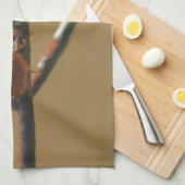 ワイヤーフキスをするェンスの上のラディバグがクローズアップ キッチンタオル (四つ折り)