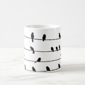 ワイヤ上の鳥のシルエット コーヒーマグカップ (中央)