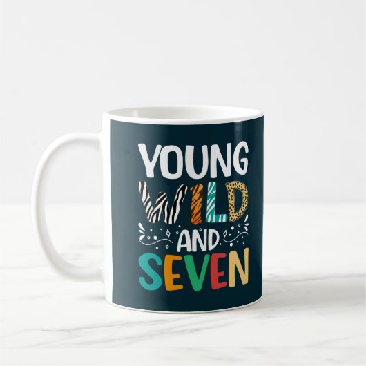 ワイルドでおもしろい7歳の誕生日ボーイ&ガール コーヒーマグカップ (左)