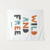 ワイルドでフリー |ドードルレター タペストリー (正面(横))