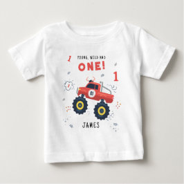 ワイルドでヤンチャで1歳の誕生日子供モンスターカー ベビーTシャツ