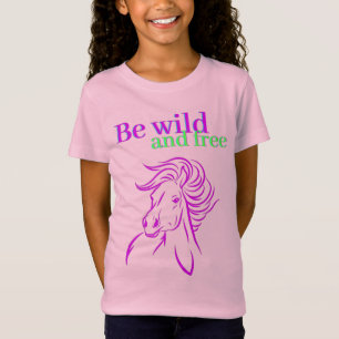 ワイルドで自由な馬のTシャツ Tシャツ