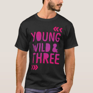 ワイルドと3歳の誕生日の少女 Tシャツ