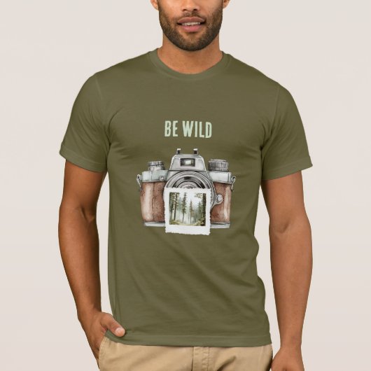 ワイルドなカメラの写真　木　アドベンチャー Tシャツ (正面)