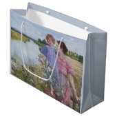 ワイルドなバラに囲まれた川の母と子 ラージペーパーバッグ (正面アングル)