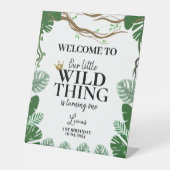 ワイルドなモノたちが一歳の誕生日を迎える 台座サイン (正面)