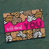 ワイルドアバディピンクアニマルプリントハートバレンタイン シーズンポストカード