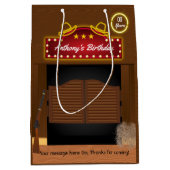 ワイルドウエストカウボーイテーマ誕生日ゲストフリット ミディアムペーパーバッグ (正面)