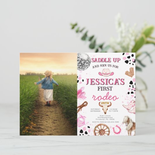 ワイルドウエスト女性のカーボーイカントリーウェスタンバースデーパーティー 招待状 (スタンド正面)