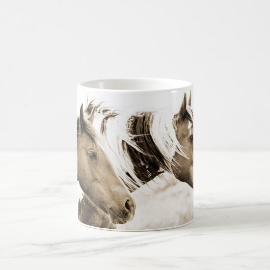 ワイルドウマ写真ピカソのスピリットダンサーコーヒーマグ コーヒーマグカップ (中央)