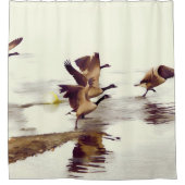 『ワイルドガチョウ・チェイス』 -ランニングゲーゼ シャワーカーテン (正面)