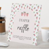 ワイルドストロベリーベビーシャワーおむつラッフルサイン 台座サイン (インサイチュ)