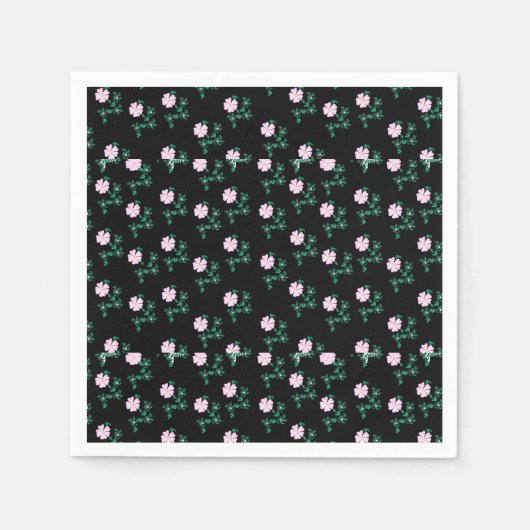 ワイルドバラ – 黒い背景のフローラルパターン スタンダードカクテルナプキン (正面)